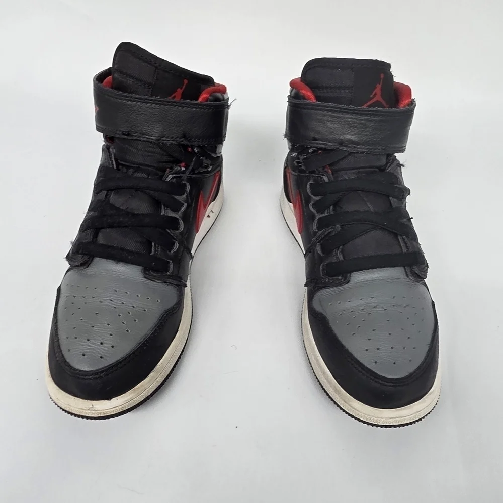 Nike Air Jordan 1 Mid FlyEase GS Black Red Grey Youth 5Y / Women's 6.5 Shoes